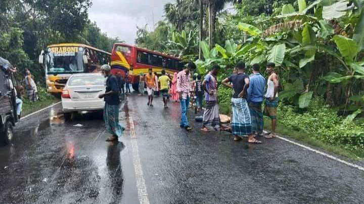 বরিশালে বাস-মোটরসাইকেল মুখোমুখি সংঘর্ষে নিহত ১
