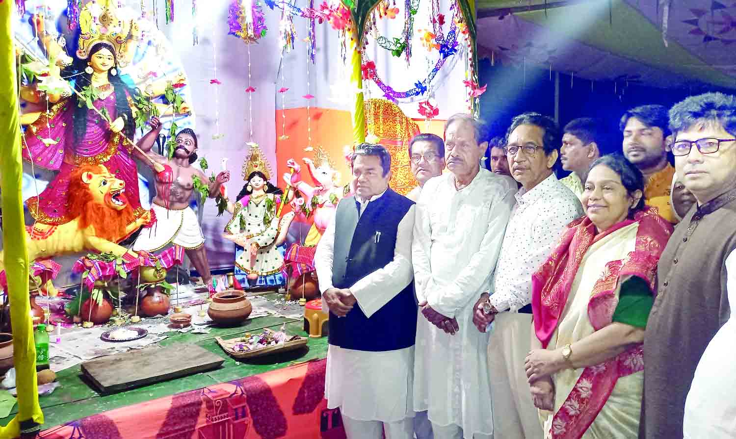 বরিশালে এমপির পূজা মন্ডপ পরিদর্শন