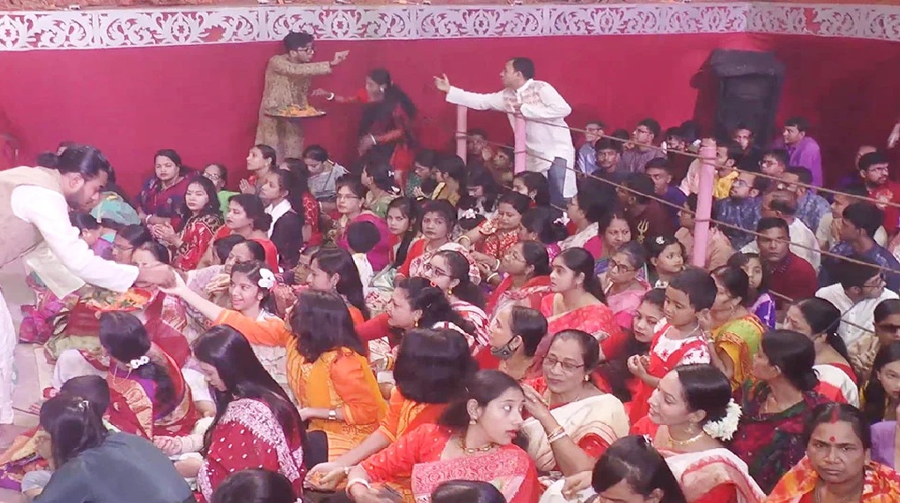 বরিশালে অষ্টমী পূজা অনুষ্ঠিত