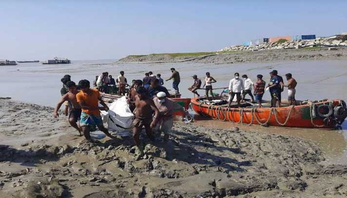 মিরসরাইয়ে ড্রেজারডুবি, উদ্ধার হলো ৮ জনের লাশ