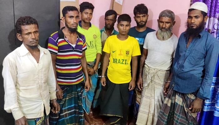 বরিশালে মা ইলিশ শিকারের দায়ে ১৬ জেলে কারাগারে
