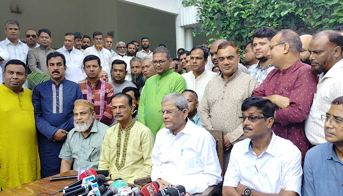 ‘দেশে এখন গণতন্ত্র নেই, একনায়কতন্ত্র চলছে’