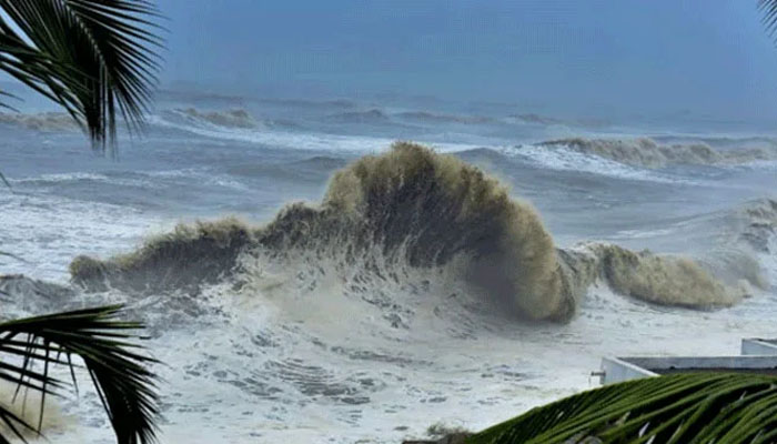 বাংলাদেশ উপকূলে আঘাত হানতে পারে মঙ্গলবার
