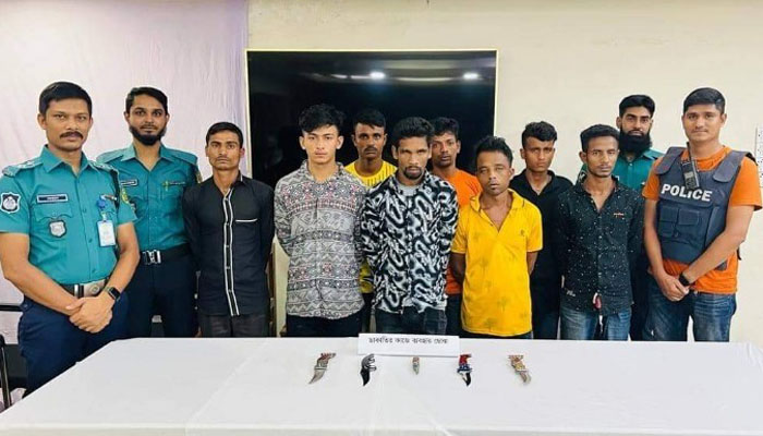 সন্ধ্যা হলে ছিনতাইয়ে নামেন তারা ৮জন