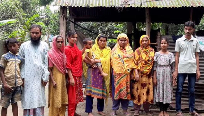 একই পরিবারের ৮ জন দৃষ্টিহীন, খেয়ে-পরে বাঁচতে চান তারা