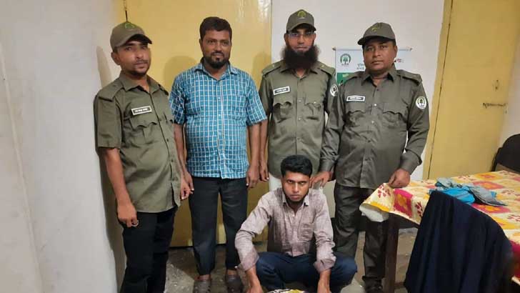 মনপুরায় জবাইকৃত হরিণের মাংসসহ শিকারি আটক