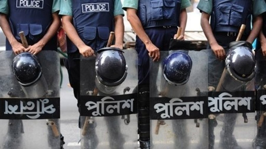 ১৬ মাসে এক হাজার পুলিশ সদস্যকে অব্যাহতি