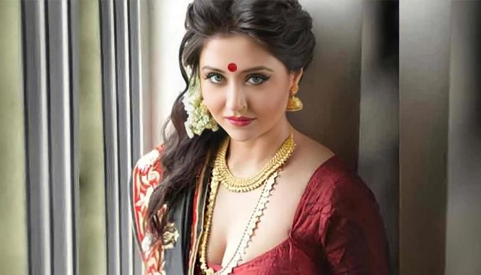 পাত্র খুঁজছেন স্বস্তিকা