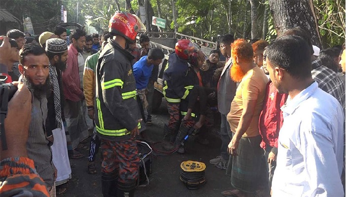 পিরোজপুরে পিকআপের চাপায় যুবকের মৃত্যু