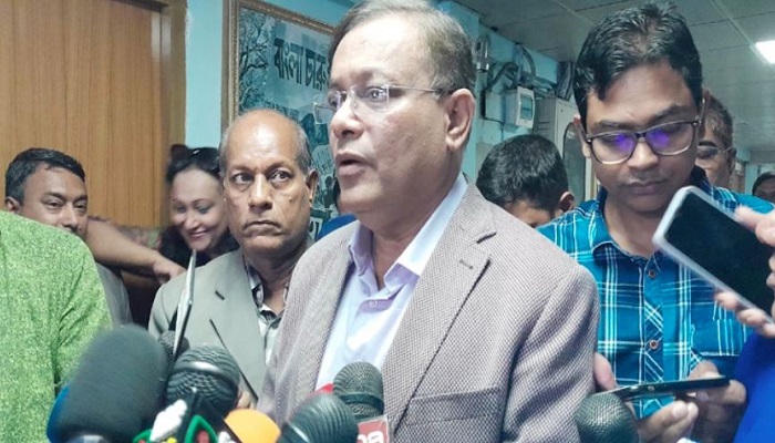 রাস্তায় বড় সমাবেশ করা অনুচিত: তথ্যমন্ত্রী