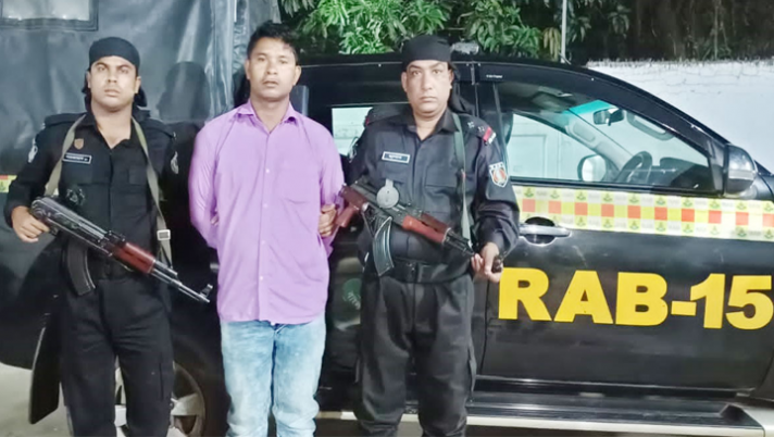 ২২ বছর আত্মগোপনে থেকে অবশেষে র‌্যাবের হাতে ধরা