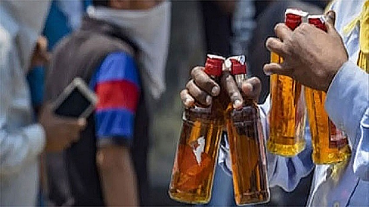 ভারতে আবারও বিষাক্ত মদ্যপানে ৬৫ জনের মৃত্যু