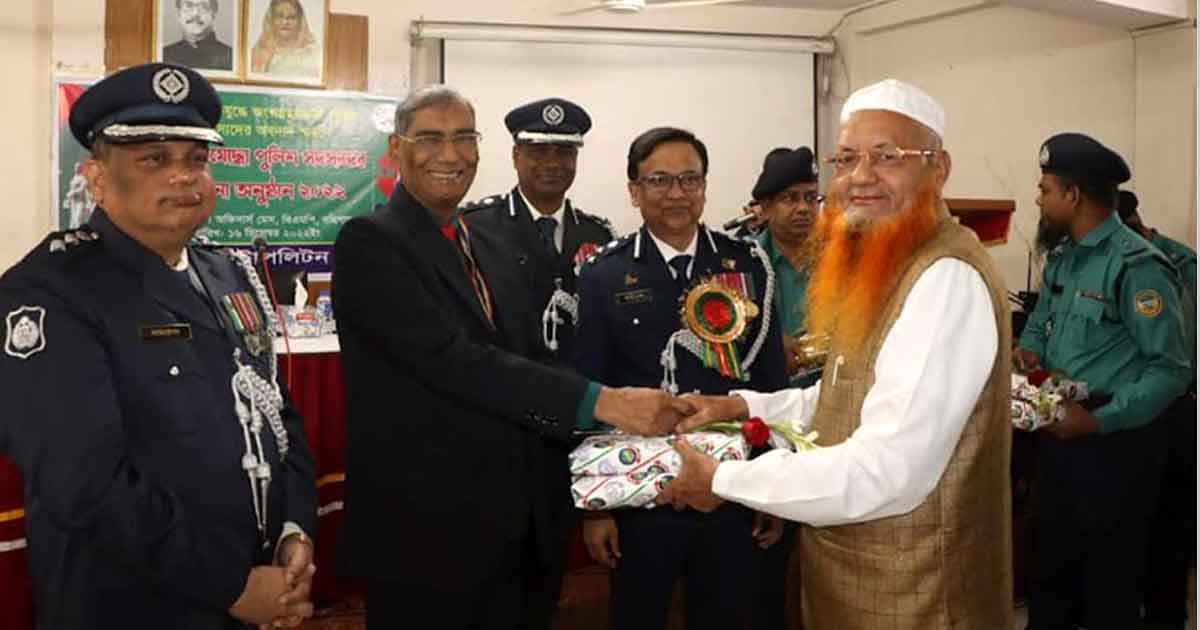 বরিশালে বীর মুক্তিযোদ্ধা পুলিশ সদস্যদের সংবর্ধনা প্রদান