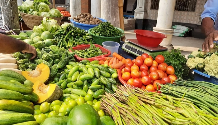 শীতকালীন সবজিতে স্বস্তি ফিরেছে বাজারে