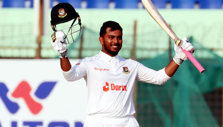 অভিষেকেই সেঞ্চুরি, ইতিহাসের পাতায় জাকির