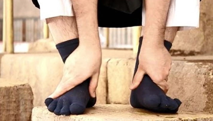 অজু ছাড়া মোজার ওপর মাসেহ করার বিধান