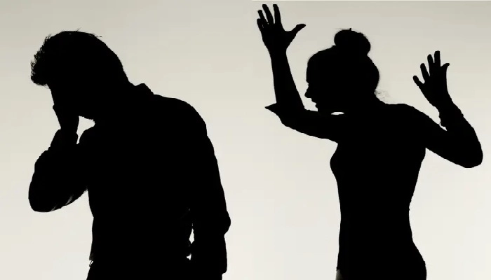 ভালোবাসা দিবস উপলক্ষে টাকা না দেয়ায় স্বামীর মাথা ফাটালেন স্ত্রী