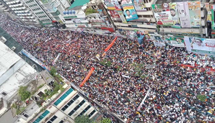 বৃষ্টির মধ্যেই চলছে বিএনপির মহাসমাবেশ