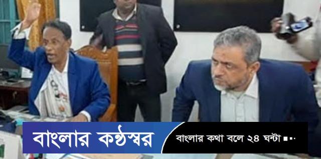 বরিশাল ল কলেজের শ্বশুর জামাইয়ের দুর্নীতির বিরুদ্ধে রুখে দাঁড়ালো স্থানীয়রা