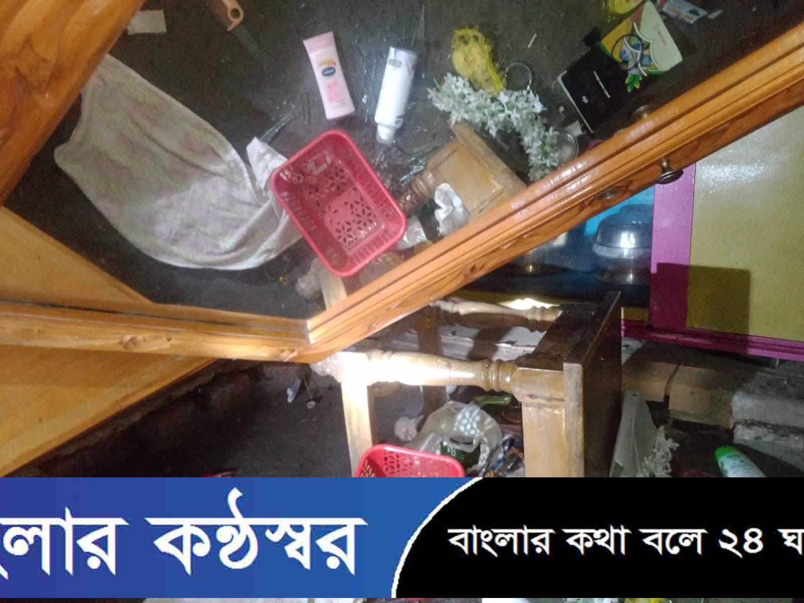 নলছিটিতে বাসস্থলে হামলা চালিয়ে কিশোর গ্যাংয়ের ডাকাতি