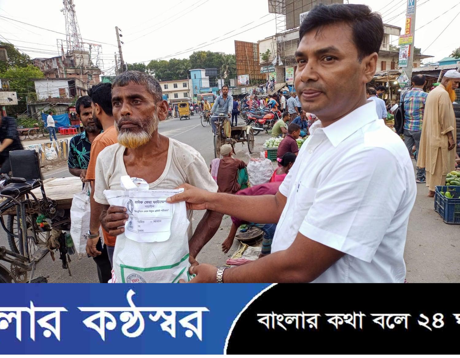 নড়াইলে দুস্থ ও অসহায় পরিবারের মাঝে ঈদ সামগ্রী বিতরণ