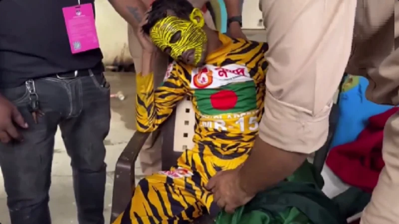 টেস্ট চলাকালে ভারতীয়দের হামলায় হাসপাতালে টাইগার রবি