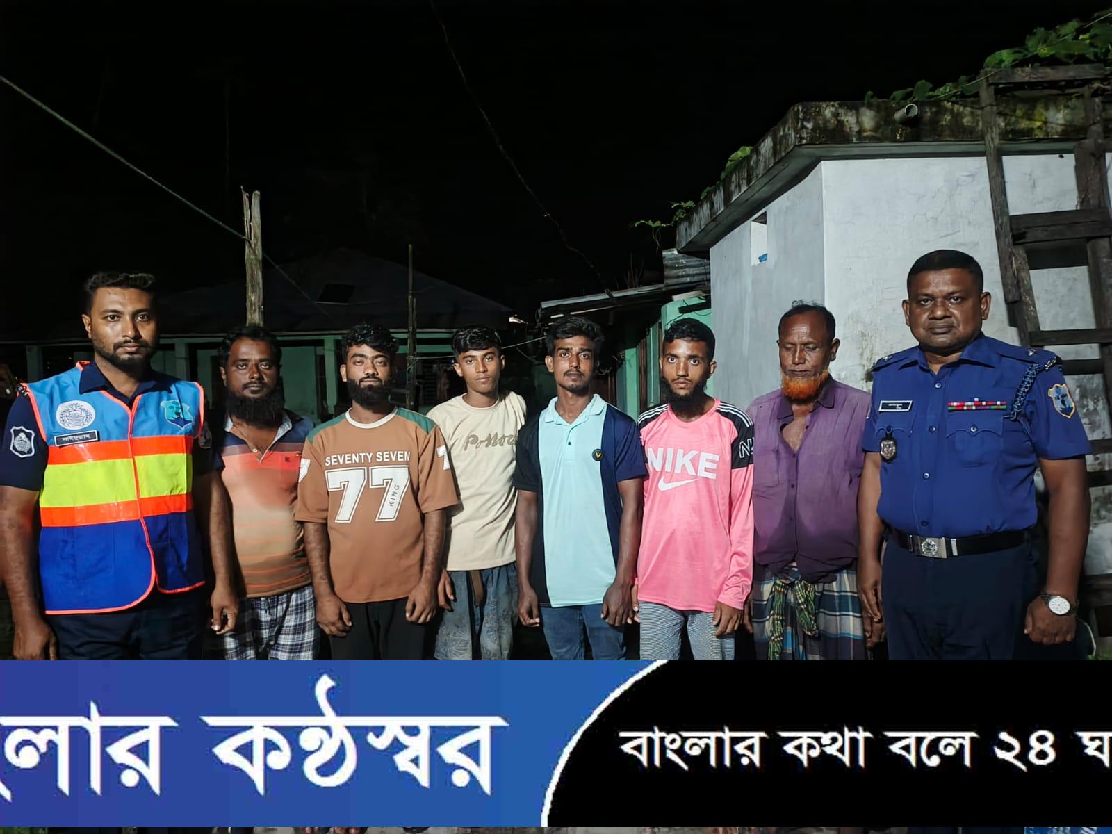 মেহেন্দিগঞ্জের মেঘনায় ৭টি বাল্কহেড ডুবি, ১৩ জনকে উদ্ধার!