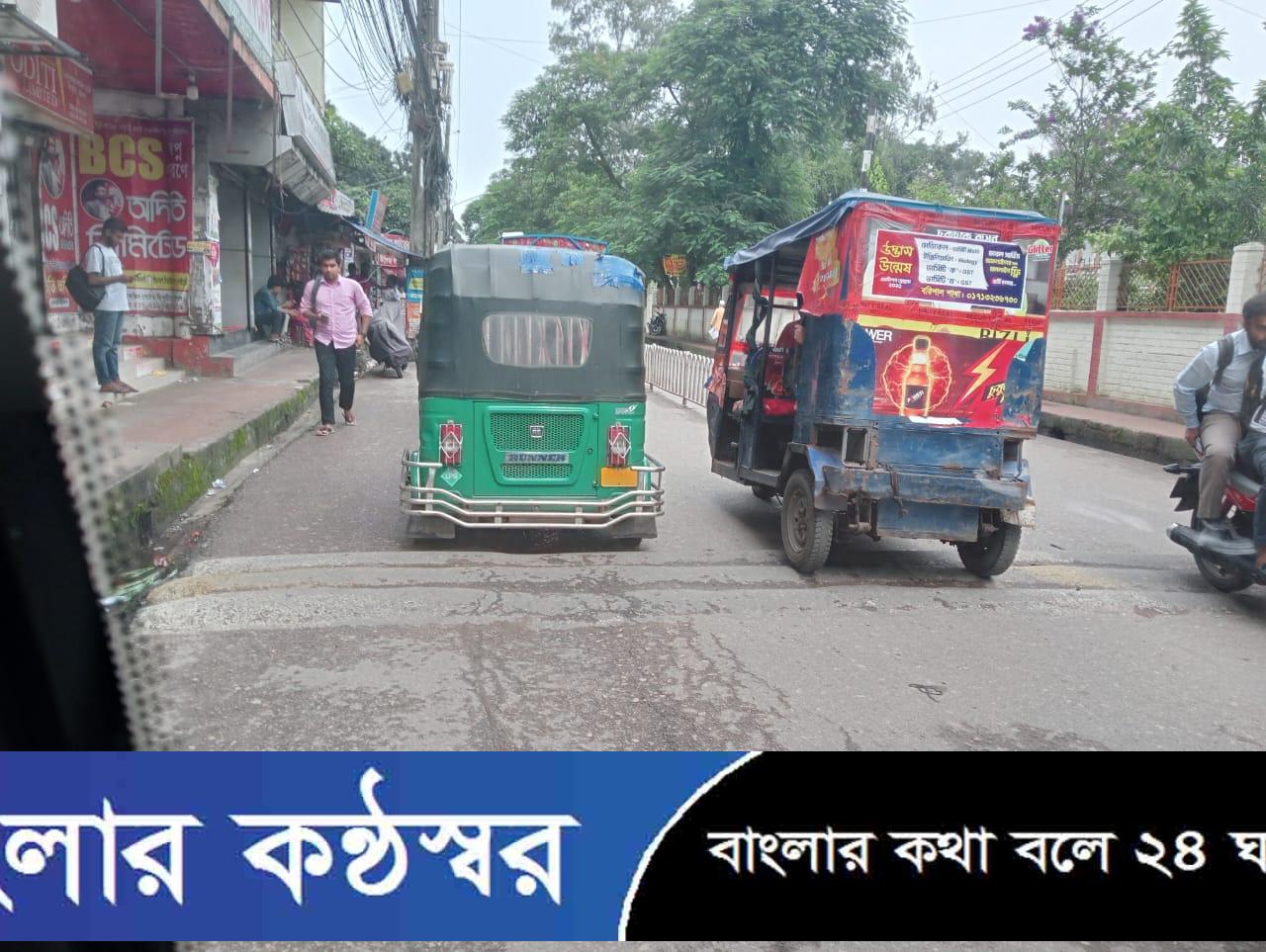 বি এম কলেজ এলাকায় ১৬টি স্পিড ব্রেকারে চরম ভোগান্তি, অপসারণের দাবি জনসাধারণের