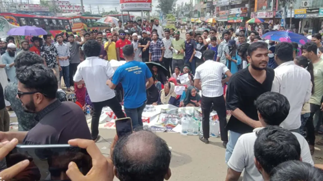 বরিশালে আজও চলছে ব্লকেড কর্মসূচি, যানবাহন চলাচল বন্ধ