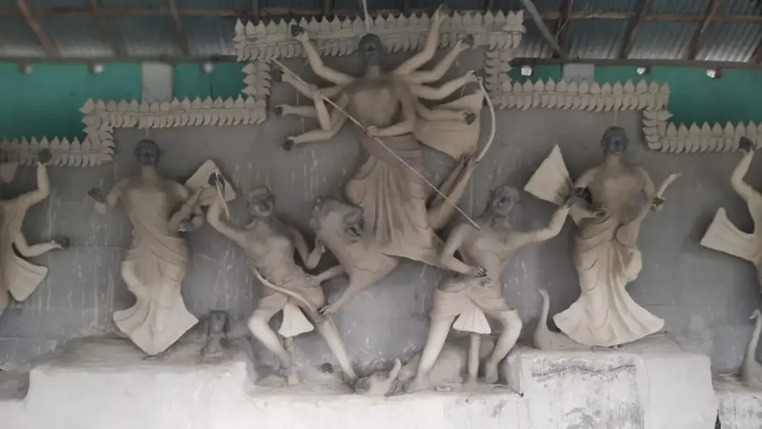 কারিগর সংকটে প্রতিমা তৈরিতে ধীরগতি