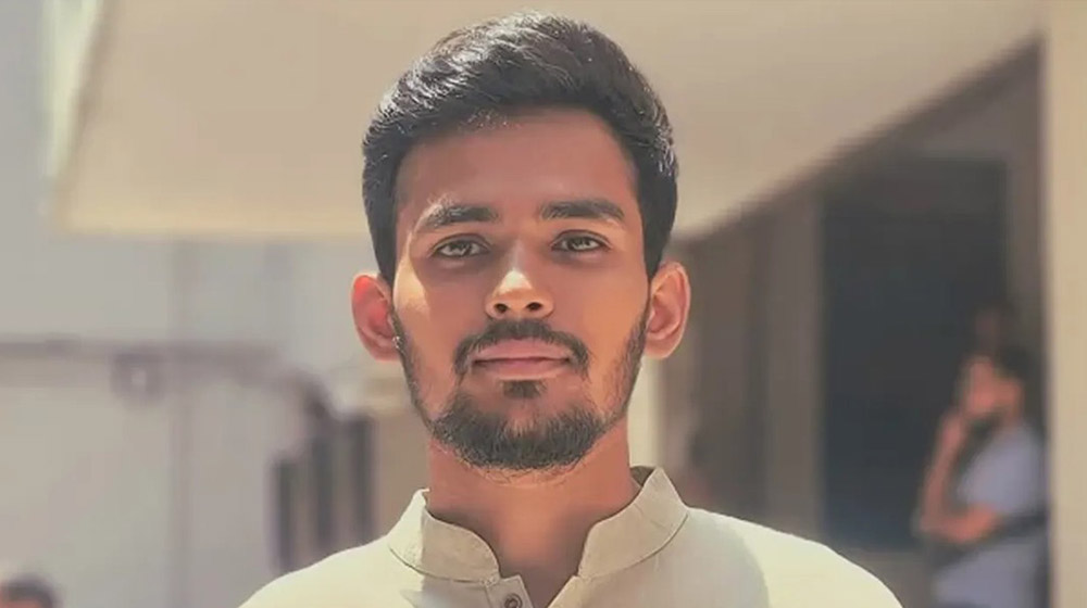 মনোনয়ন ফরম সংগ্রহ করলেন আসিফ মাহমুদ
