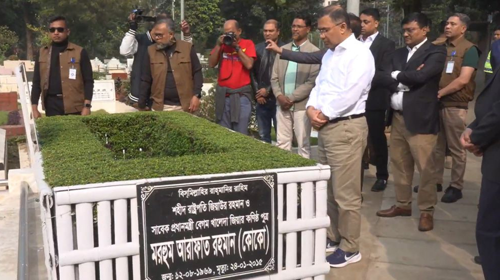 ছোট ভাইয়ের কবর জিয়ারত করলেন তারেক রহমান