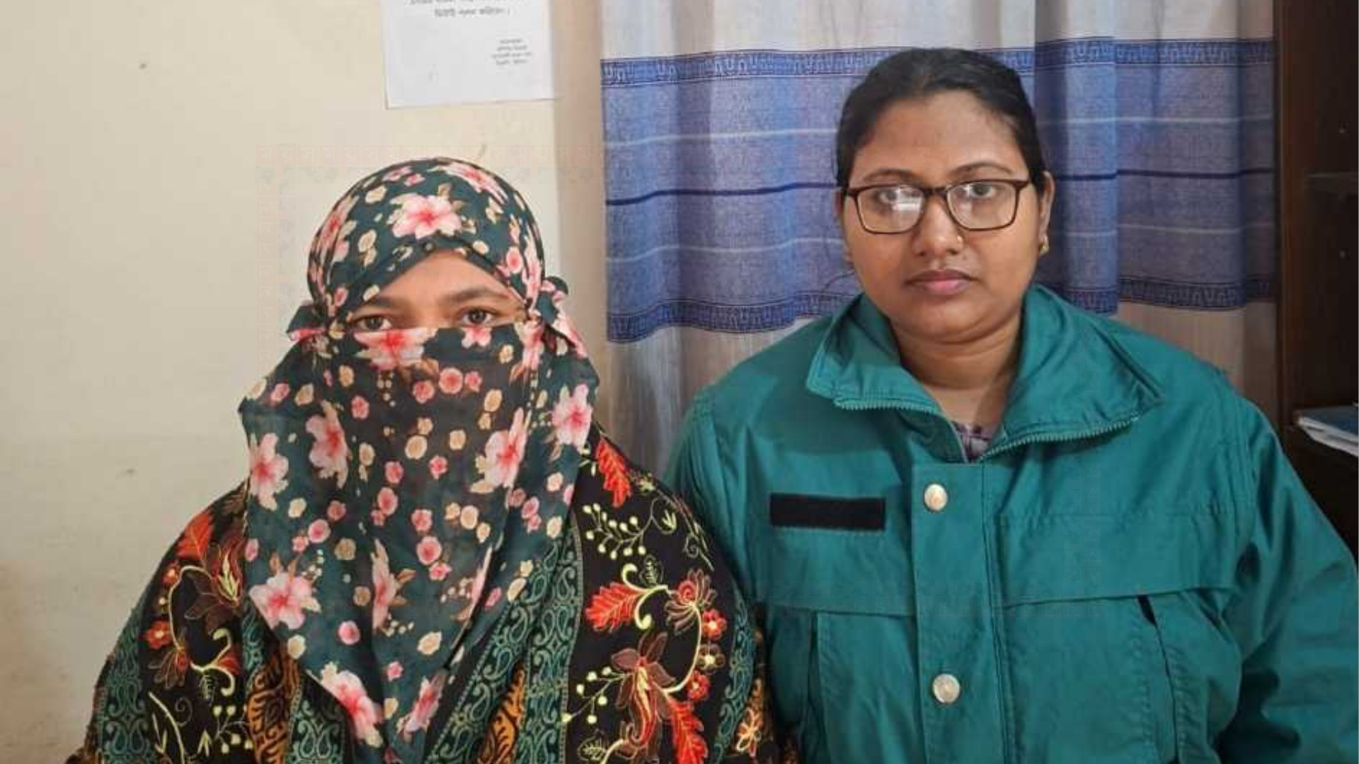 নিয়োগ পরীক্ষার হল থেকে মোবাইলসহ নারী আটক