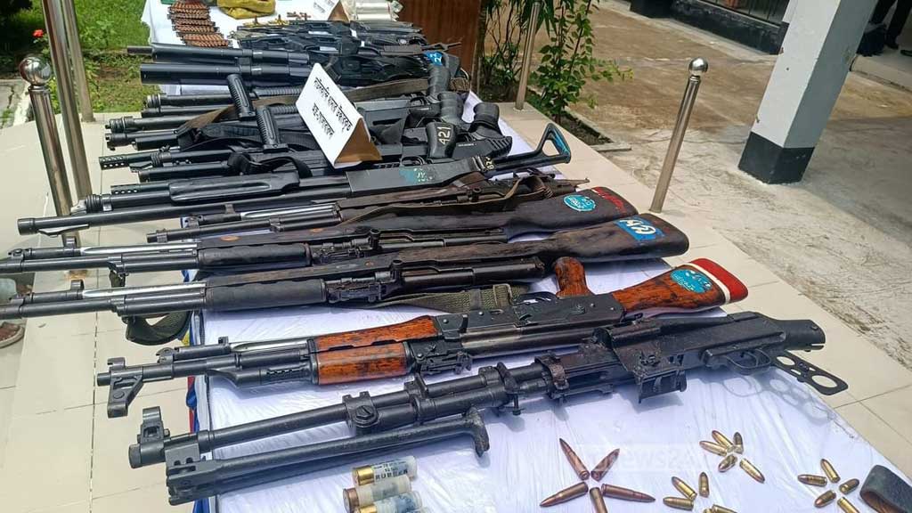 লুটের অস্ত্র সুষ্ঠু ভোটের পথে বড় অন্তরায়