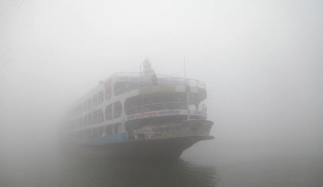 নদীজুড়ে কুয়াশা, স্থবির ঢাকা-কালাইয়া নৌরুট