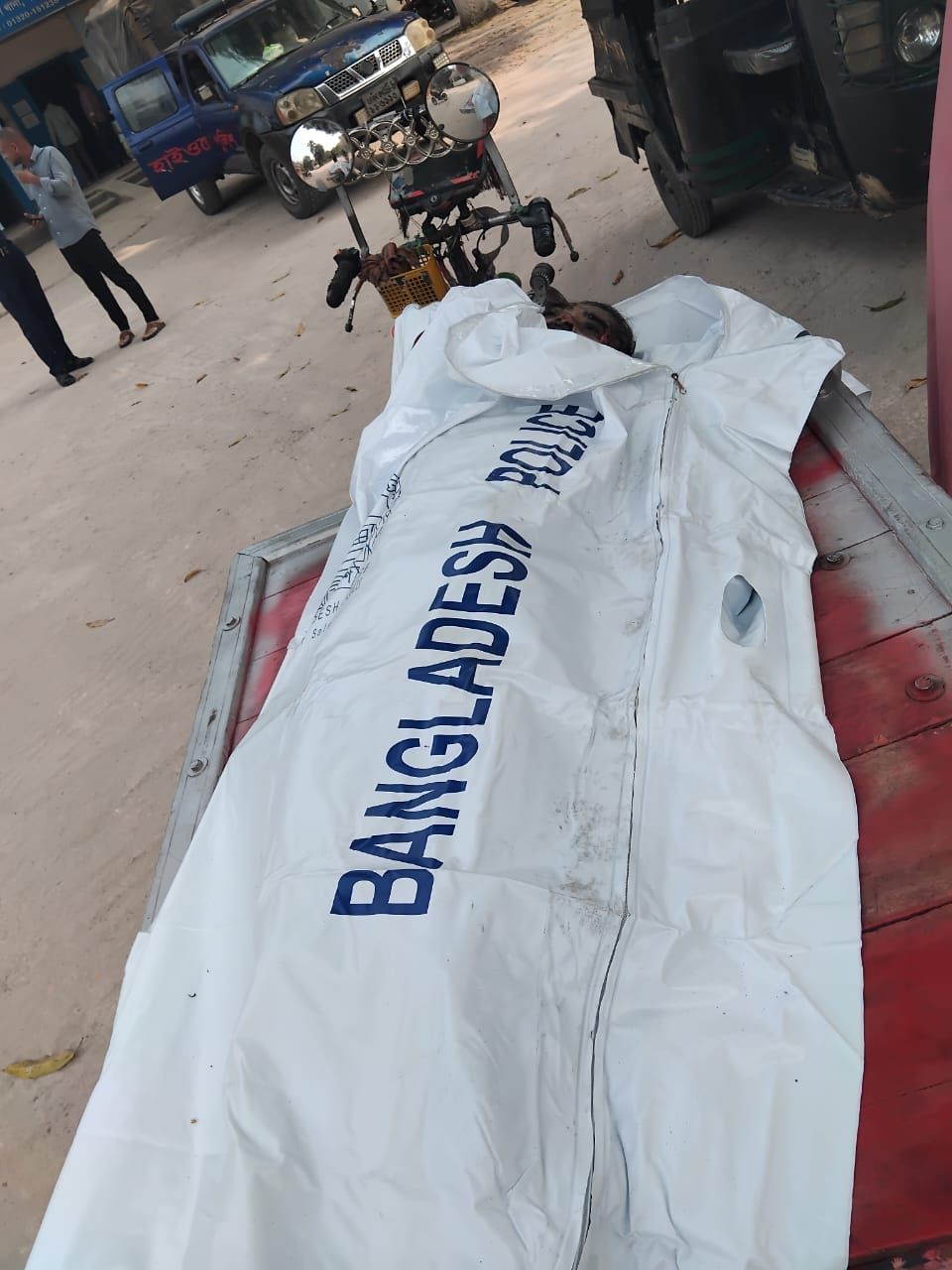 ঢাকা-বরিশাল মহাসড়কের উজিরপুর উপজেলায় সড়ক দুঘটনায় ভারসাম্যহীন এক ব্যক্তি নিহত