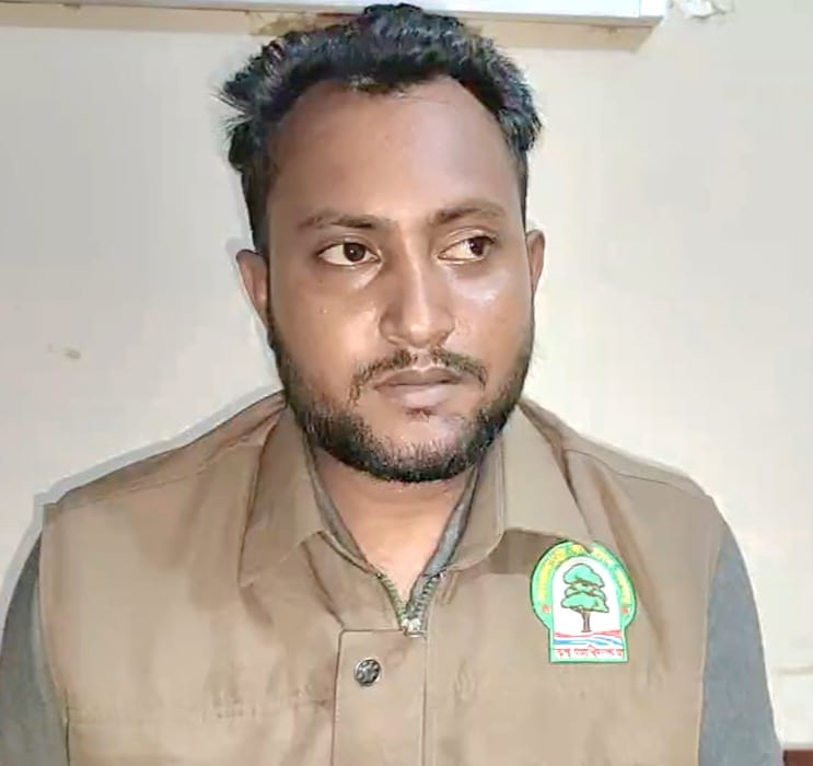 বন কর্মকর্তাকে মারধর, মোবাইল ও টাকা ছিনতাইয়ের অভিযোগ।