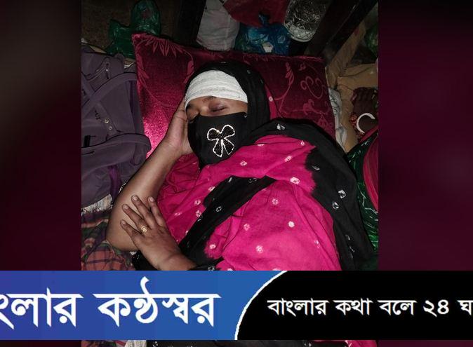 কুপ্রস্তাবে রাজি না হওয়ায় প্রবাসীর স্ত্রীকে কুপিয়ে জখম