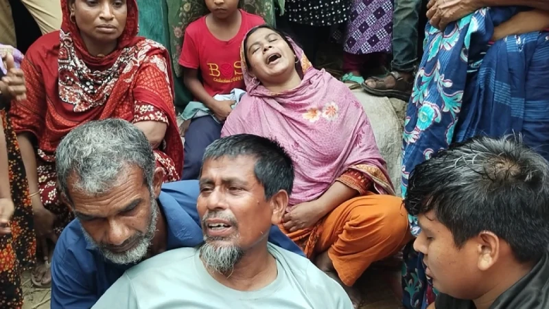 নওগাঁয় এক পরিবারের ৪ জনকে গলা কেটে হত্যা