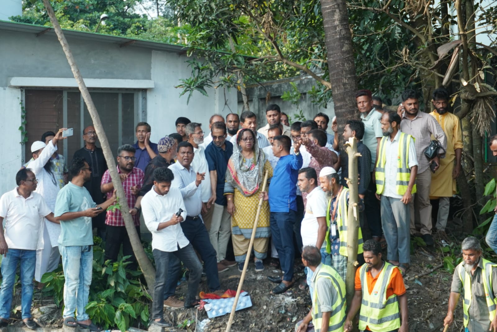 বরিশালে সাগরদী খাল পরিষ্কার কার্যক্রমের উদ্বোধন