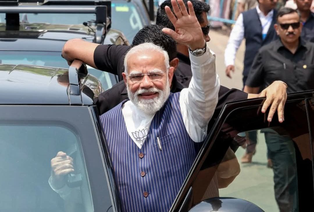 জ্বালানির অভাবে গাড়িবহর অর্ধেক করছেন মোদি