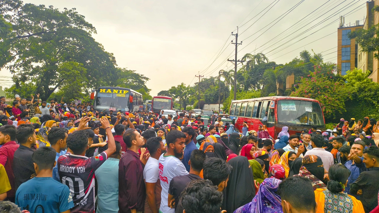 ঢাকা-চট্টগ্রাম মহাসড়ক অবরোধ