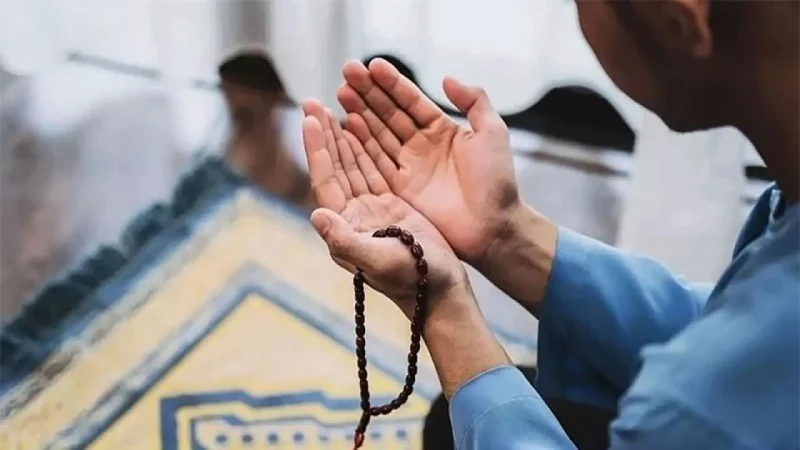 পাঁচ ওয়াক্তে নামাজের পর ছোট্ট যে দোয়া পড়বেন