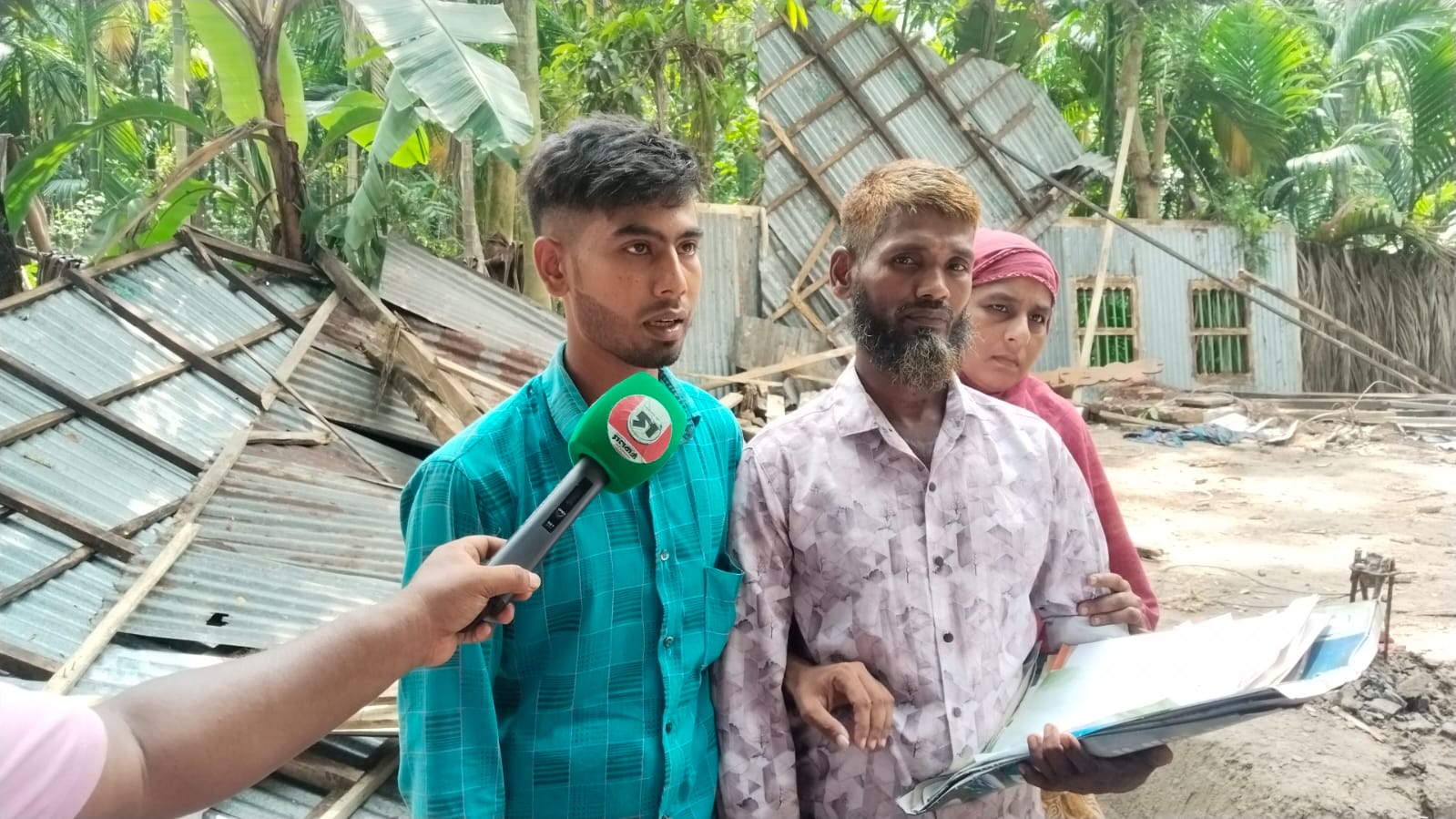 জমি বিরোধে উচ্ছেদ, খোলা আকাশের নিচে মানবেতর জীবন সোহেল খানের পরিবারের