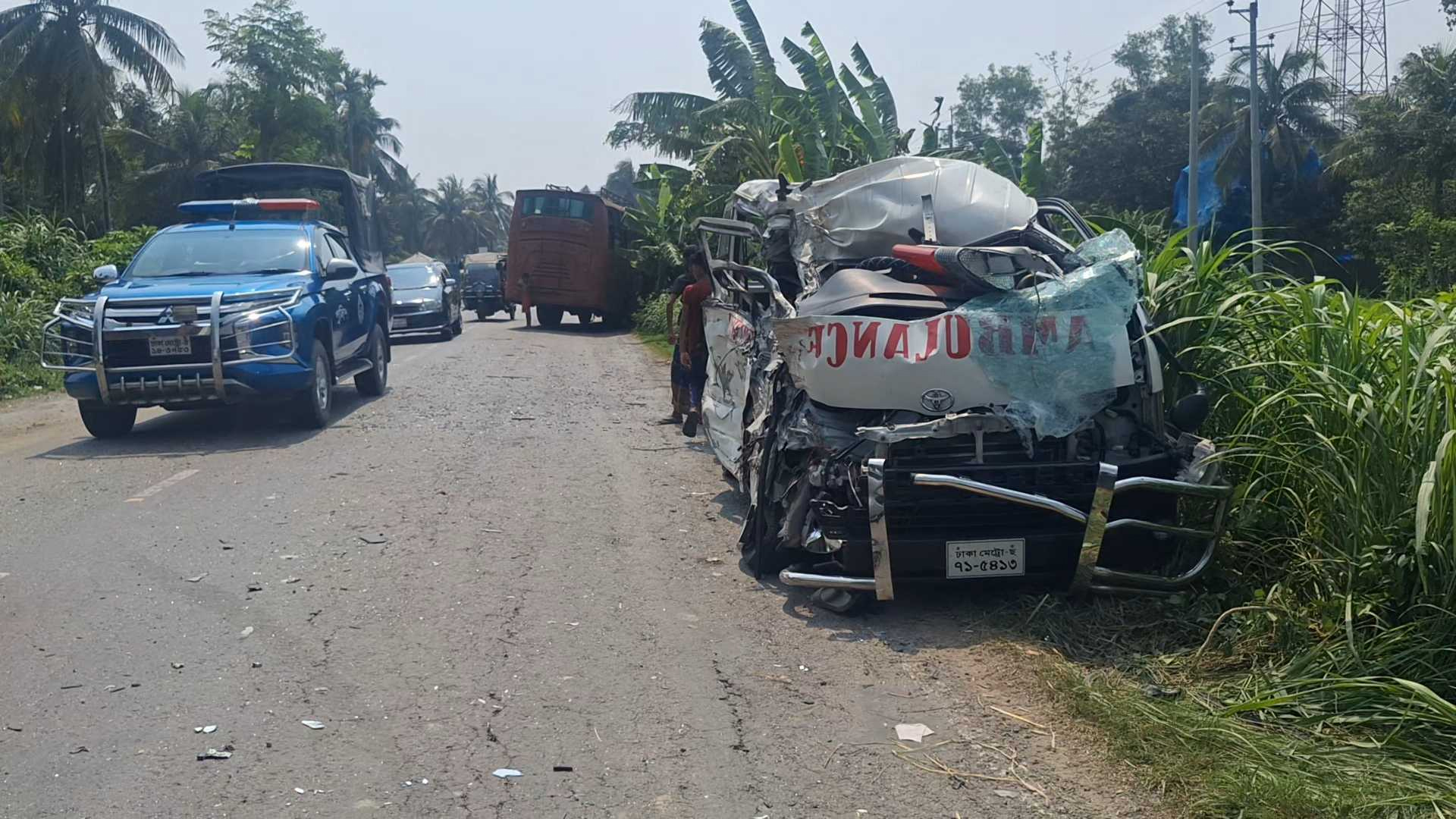 স্বামীর মরদেহ নিয়ে বাড়ি ফেরার পথে স্ত্রীসহ নিহত ২