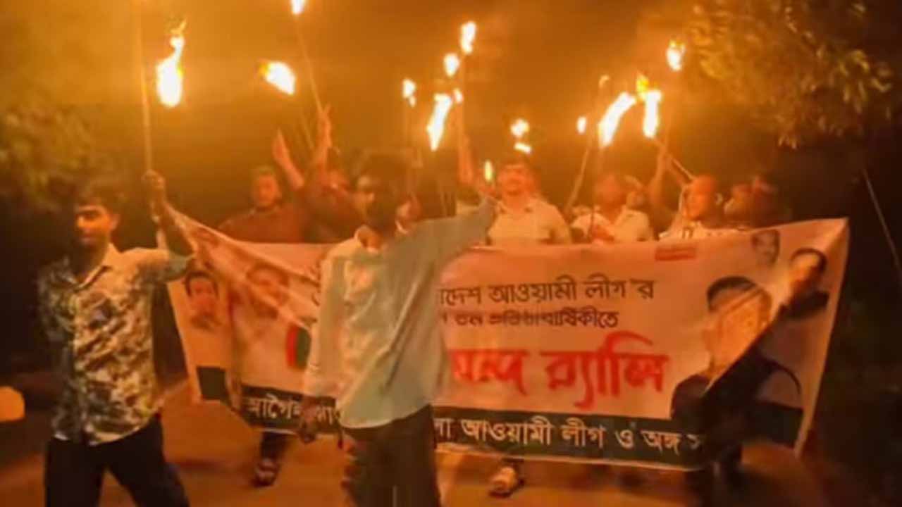 বরিশালে নিষিদ্ধ আ.লীগের মশাল মিছিল, ওসির অস্বীকার