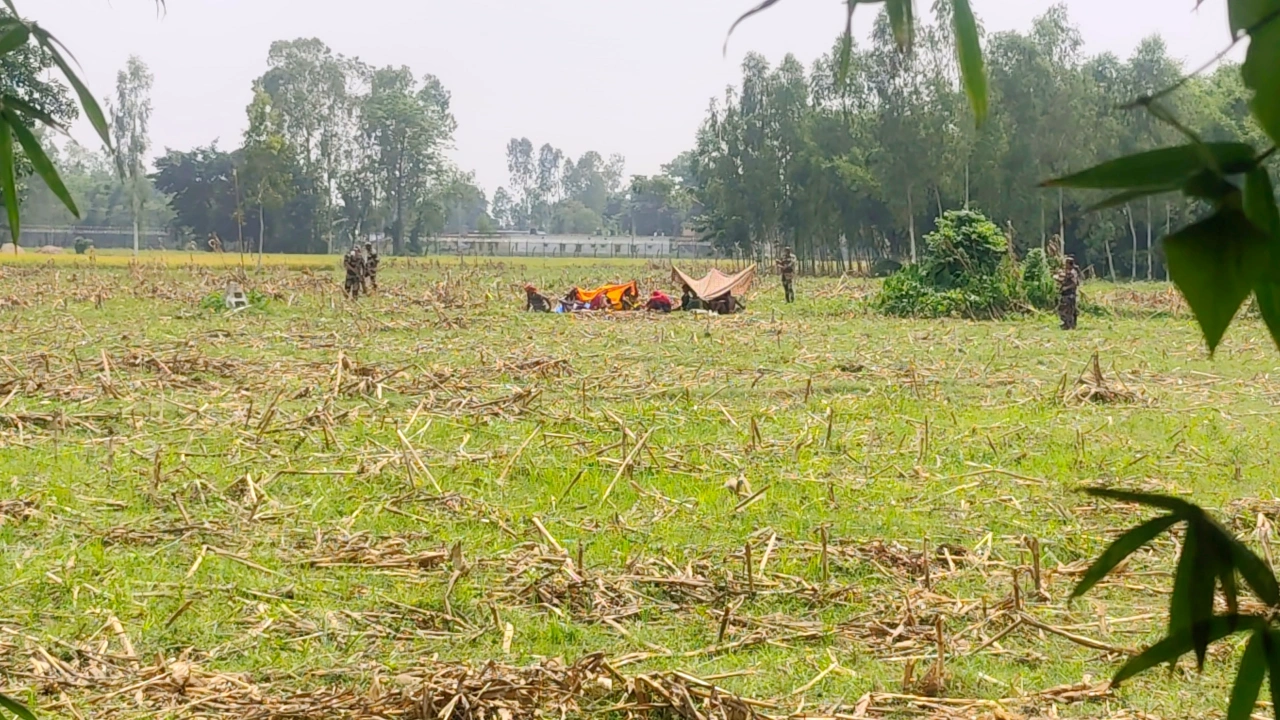 ৪৮ ঘণ্টা পর শূন্যরেখা থেকে ১১ জনকে সরিয়ে নিলো বিএসএফ