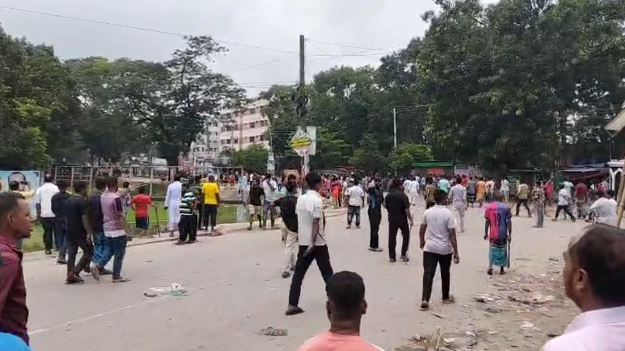 দুই গ্রামবাসীর সংঘর্ষ, আহত ৫০