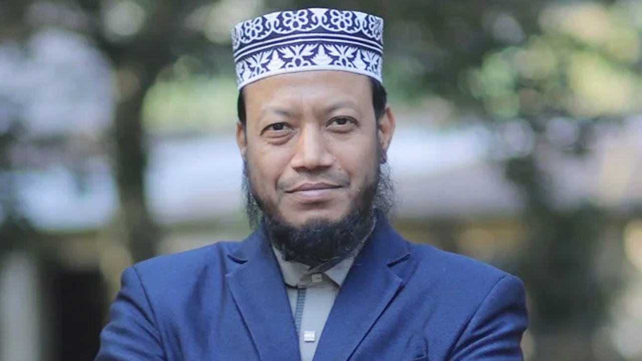 আত্মসমর্পণ করতে সিরাজগঞ্জ যাচ্ছেন মুফতি আমির হামজা