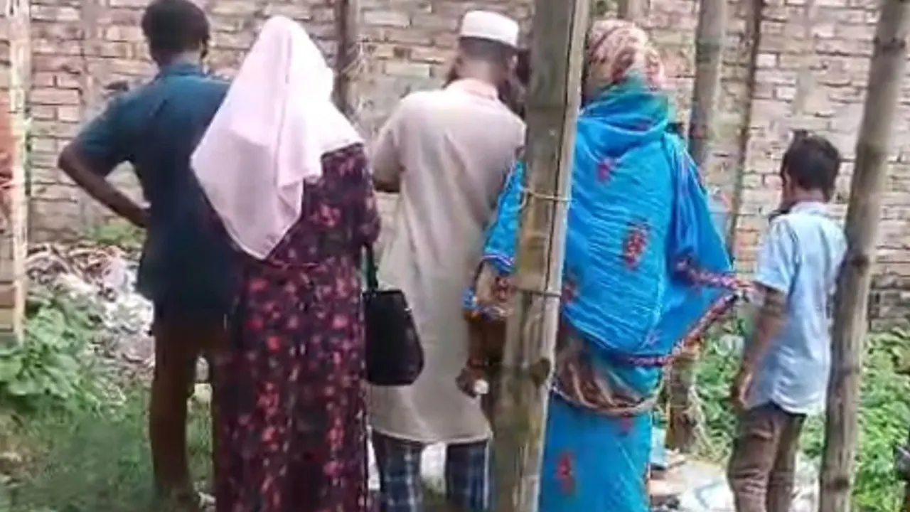 ময়লার স্তূপ থেকে নবজাতকের লাশ উদ্ধার